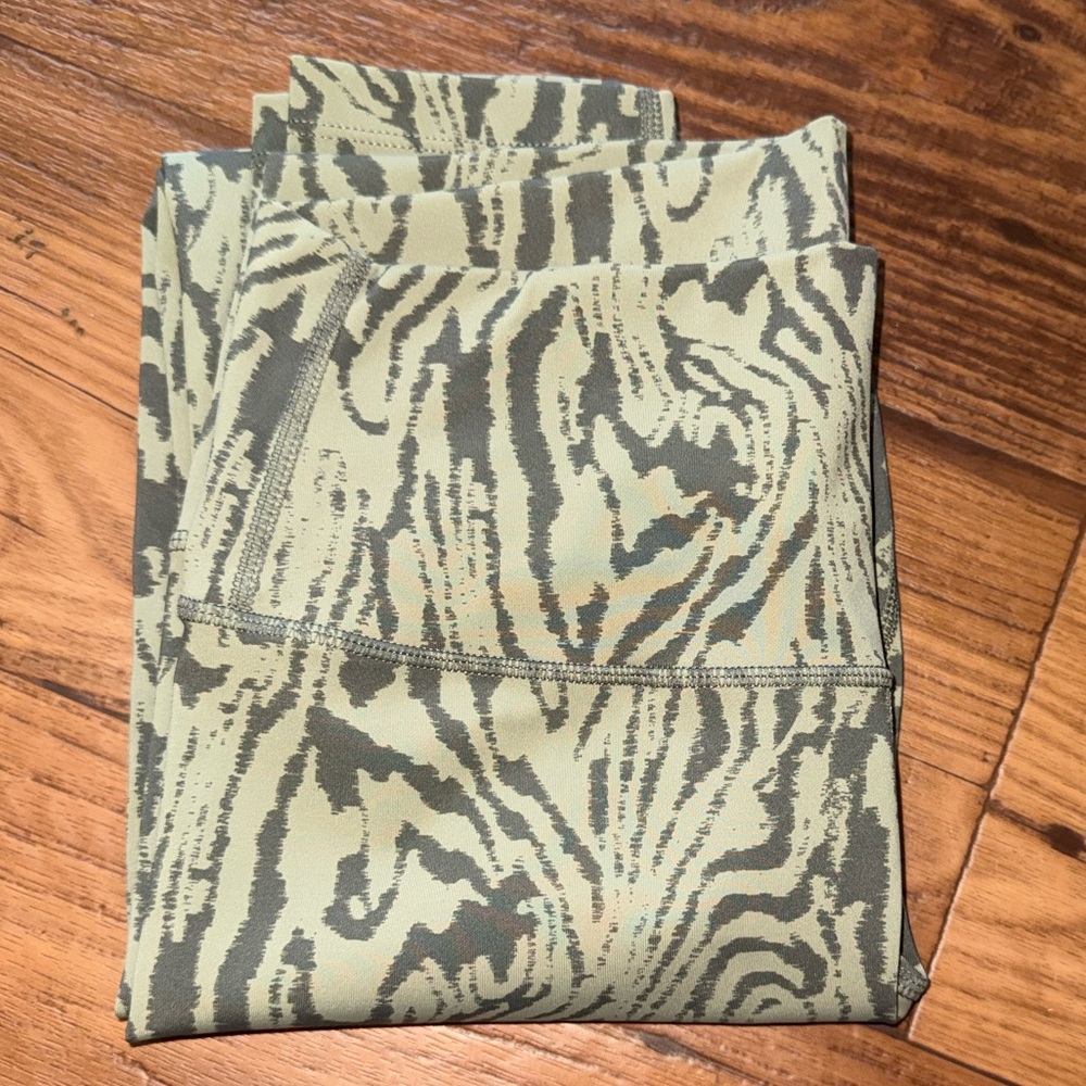 NWOT Varley Green Distorted Grain Luna Legging Size: Small - Picture 16 of 16